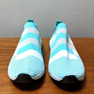NWT striped pattern slip on shoes.  Can be worn in water as well.  Light weight.